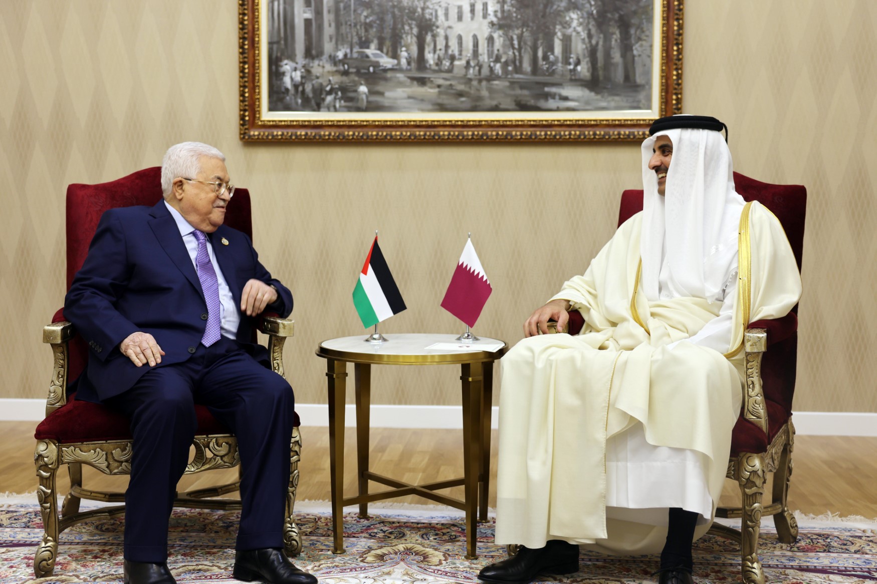 الرئيس خلال اجتماعه مع أمير قطر على هامش قمة "سيكا" في كازاخستان